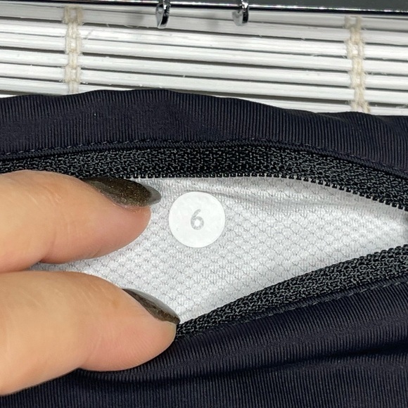 Lululemon Speed Short Which Way Sway Black White Size 6 NWT - Picture 7 of 8